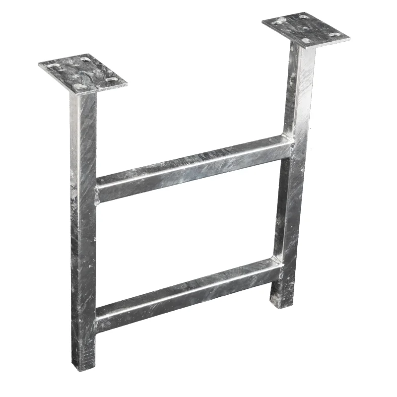 Verzinkter Bodenanker aus Metall mit zwei Montageplatten zur festen Verankerung im Boden