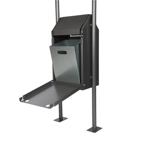 Geöffneter Mistkübel mit Schwingdeckel in RAL DB703 (Anthrazit - Eisenglimmer), herausnehmbarer Inneneimer sichtbar